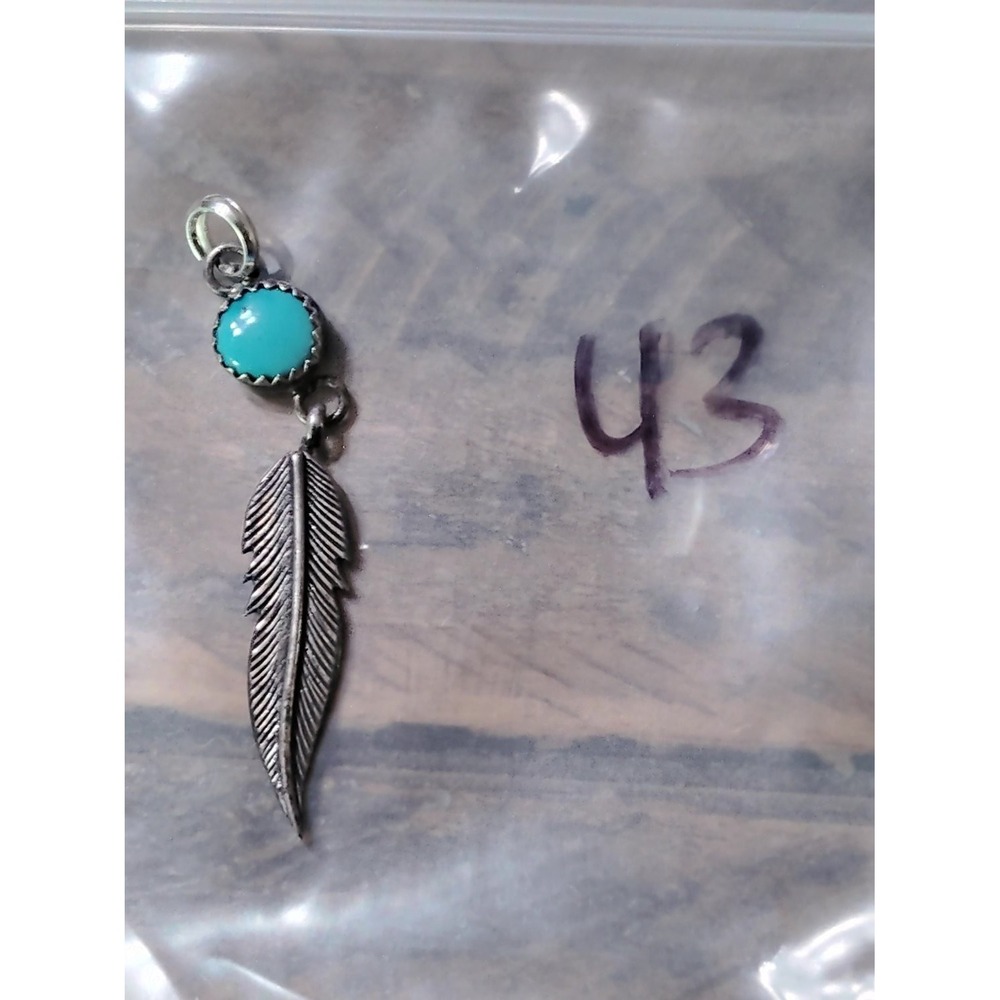 Southwestern Style Faux Turquoise Feather Dangle Charm Pendant Silver Tone Blue